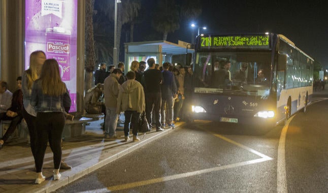 Los autobuses nocturnos de Alicante operan durante toda la Semana Santa Los autobuses nocturnos de Alicante operan durante toda la Semana Santa