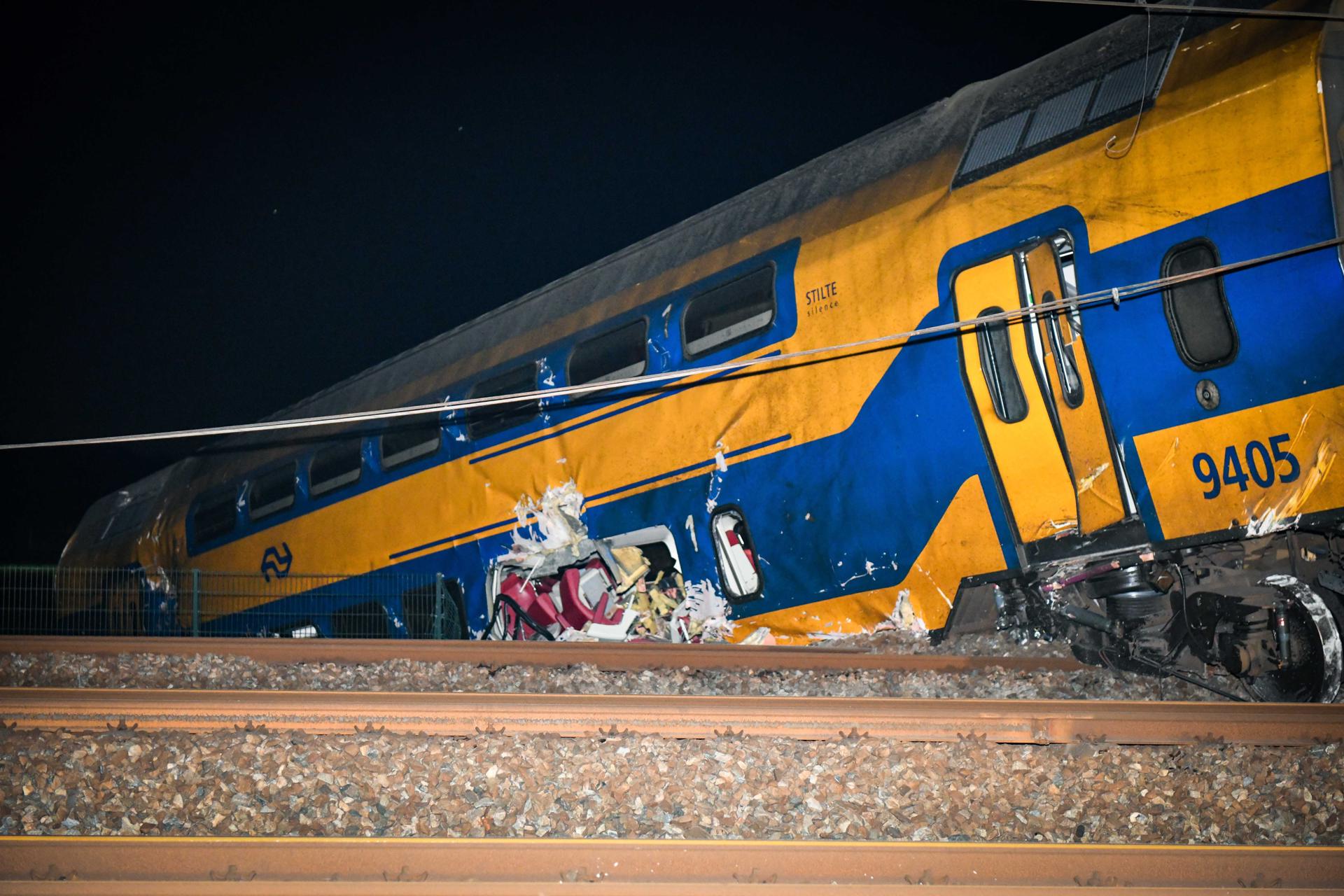 Un muerto y una treintena de heridos en el descarrilamiento de un tren en Países Bajos Un muerto y una treintena de heridos en el descarrilamiento de un tren en Países Bajos