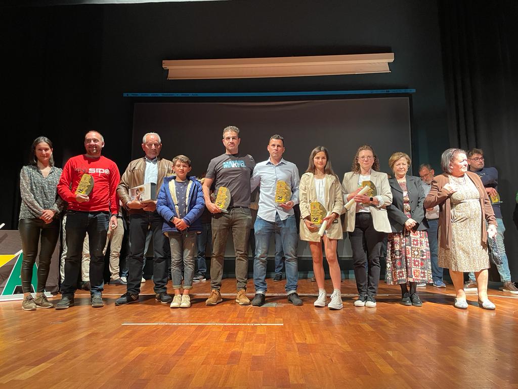El concejo de Nava premia a sus mejores deportistas en la XIV Gala del Deporte El concejo de Nava premia a sus mejores deportistas en la XIV Gala del Deporte