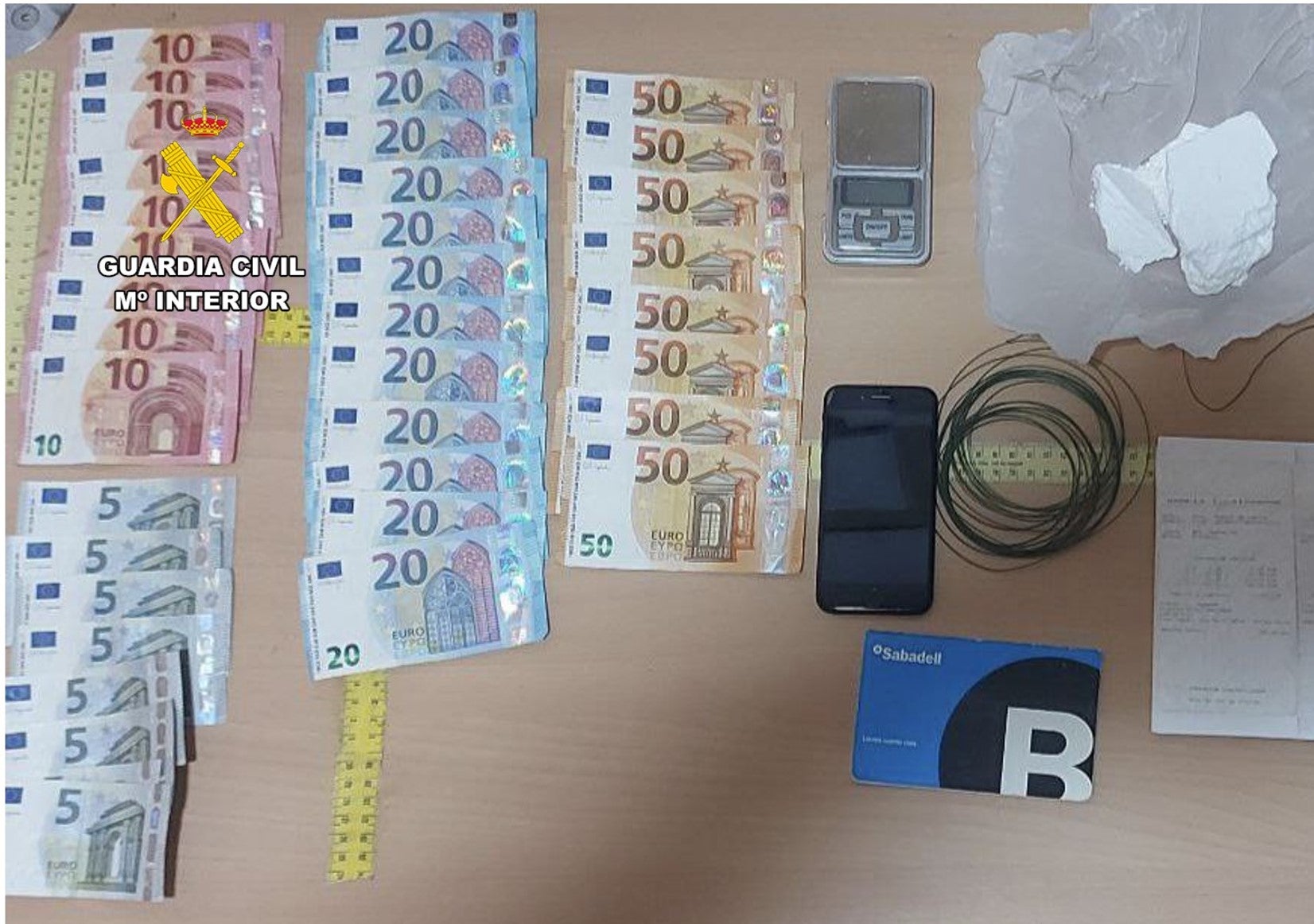 Desarticulado un punto de venta de droga en La Vila Joiosa, Benidorm y Finestrat Desarticulado un punto de venta de droga en La Vila Joiosa, Benidorm y Finestrat