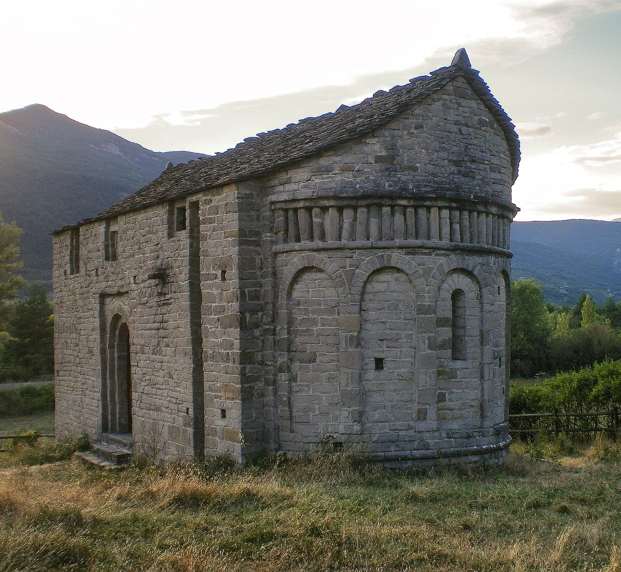 Un nuevo curso de la Fundación Santa María la Real analiza las peculiaridades de seis enclaves del románico hispano Un nuevo curso de la Fundación Santa María la Real analiza las peculiaridades de seis enclaves del románico hispano