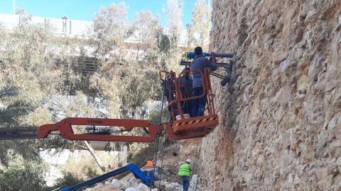 Comienzan en Elche los trabajos de consolidación de la ladera del rio en el área del Molí del Real.