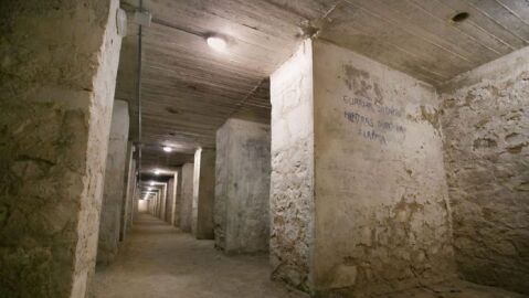 El interior del refugio antiaéreo de la Plaza Séneca de Alicante 