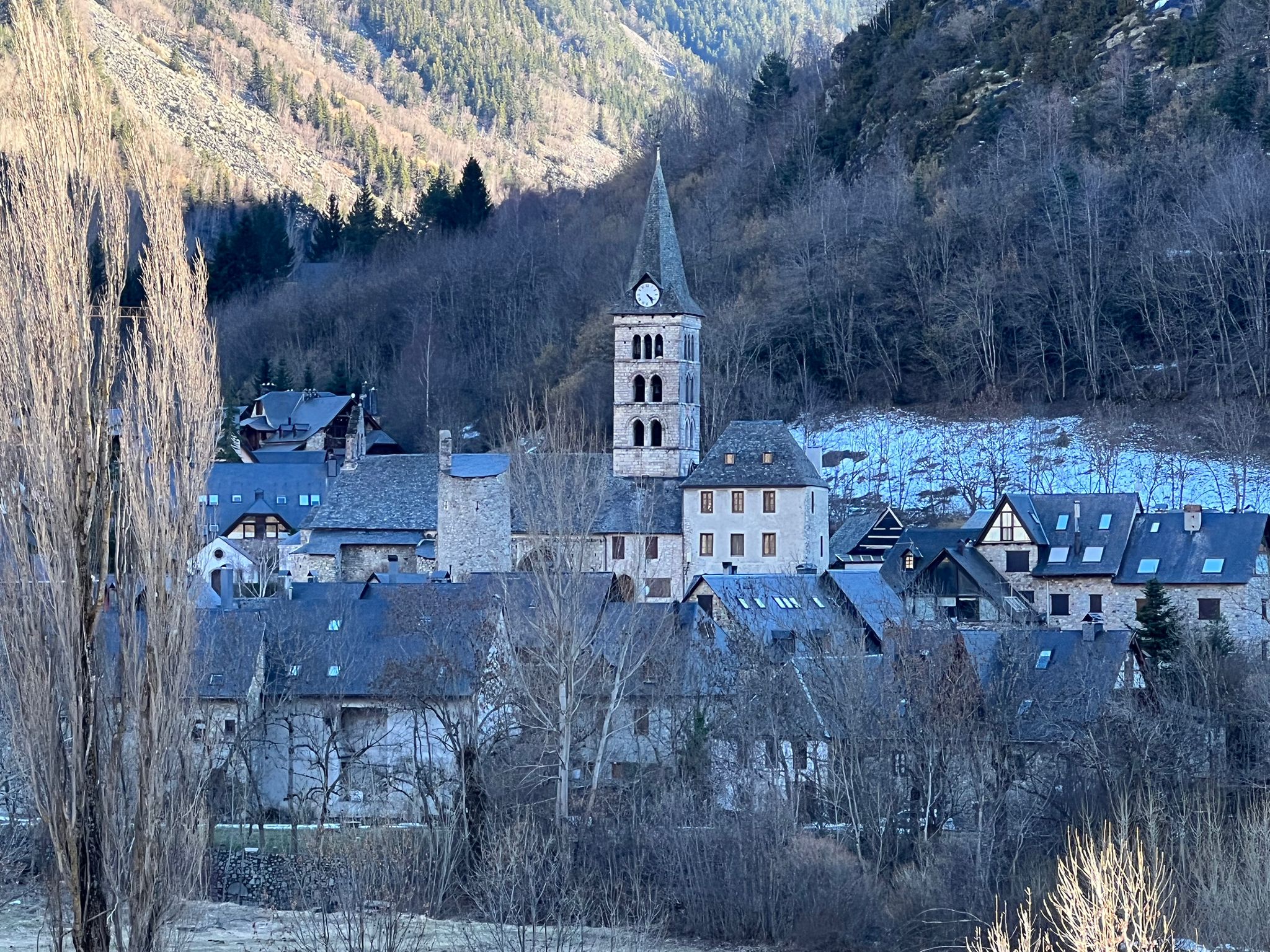 Románico, nieve y una olla aranesa: Artíes-Garós en Semana Santa Románico, nieve y una olla aranesa: Artíes-Garós en Semana Santa