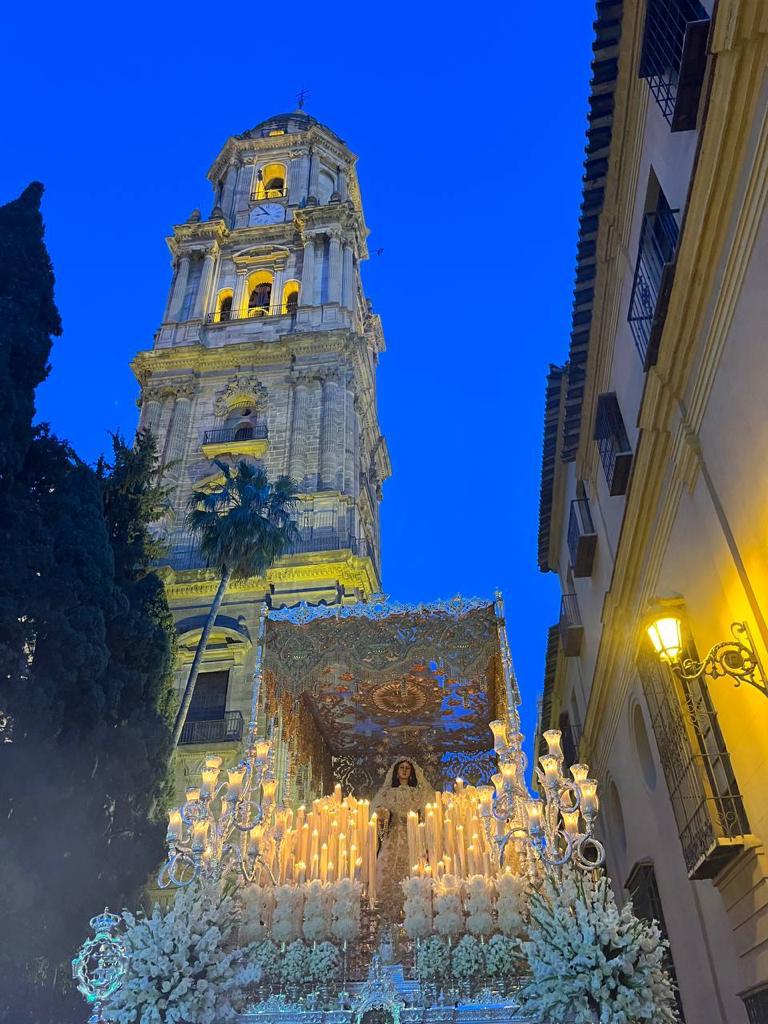 La Virgen del Rocío por c/Victoria en Al Hombro La Virgen del Rocío por c/Victoria en Al Hombro