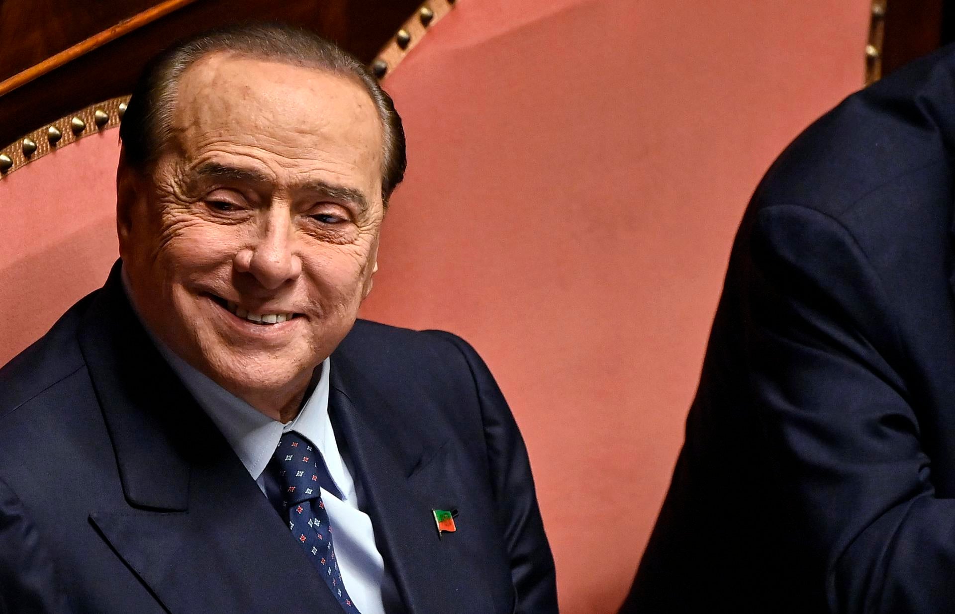 Silvio Berlusconi, ingresado en la UCI por problemas cardiovasculares Silvio Berlusconi, ingresado en la UCI por problemas cardiovasculares
