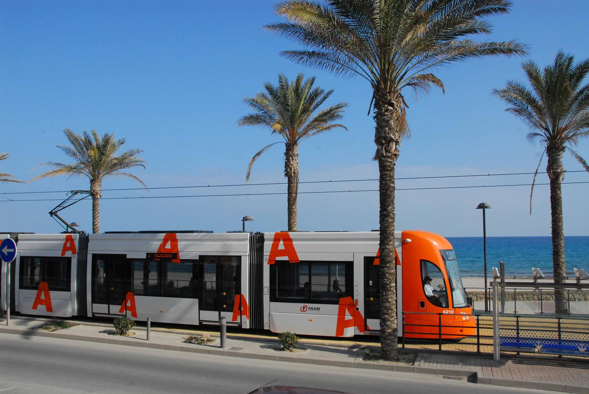El Tranvía de Alicante (TRAM) amplía sus horarios los días festivos de Semana Santa El Tranvía de Alicante (TRAM) amplía sus horarios los días festivos de Semana Santa