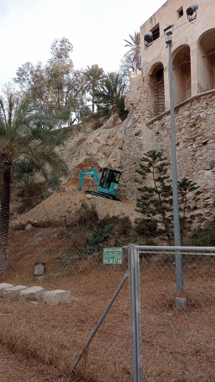 El próximo taller de Empleo de Elche acondicionará el acceso a la ladera del río Vinalopó por el puente de Santa Teresa El próximo taller de Empleo de Elche acondicionará el acceso a la ladera del río Vinalopó por el puente de Santa Teresa