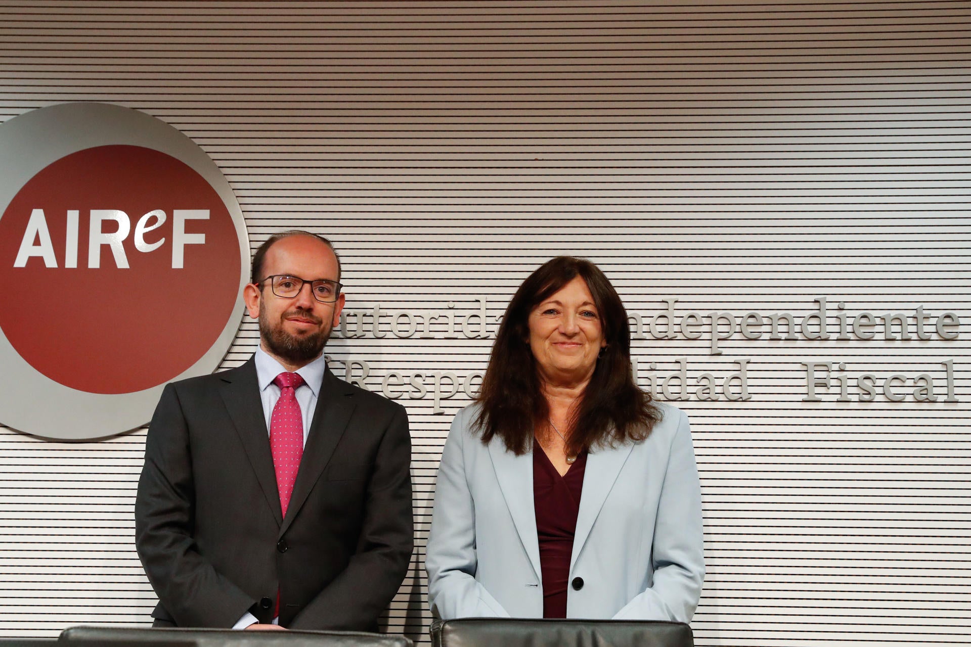 La AIReF alerta de que el Gobierno aumentará el déficit un 4,2% este año La AIReF alerta de que el Gobierno aumentará el déficit un 4,2% este año