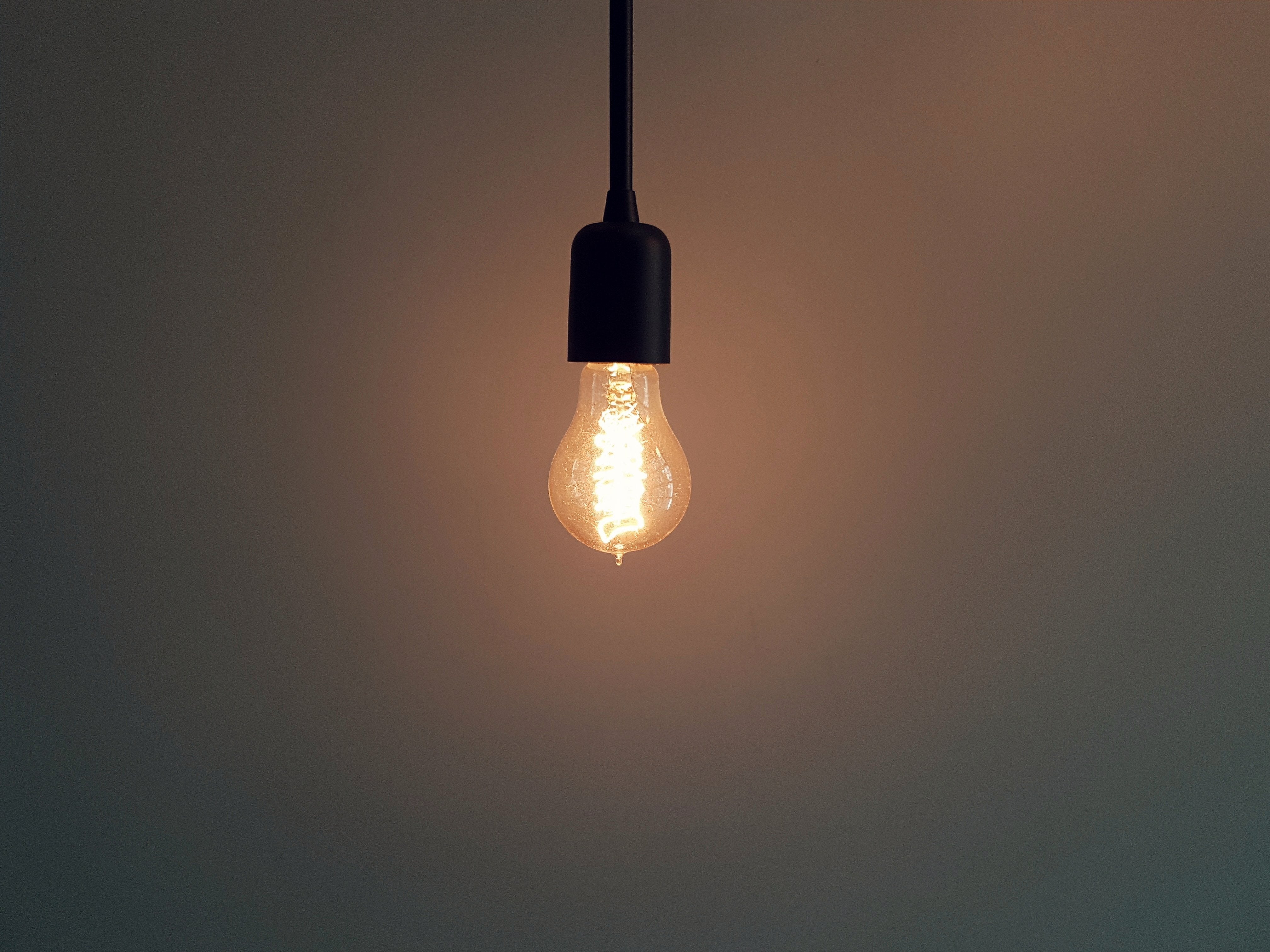 El precio de la luz se dispara este miércoles un 85% y supera los 100 euros/MWh El precio de la luz se dispara este miércoles un 85% y supera los 100 euros/MWh