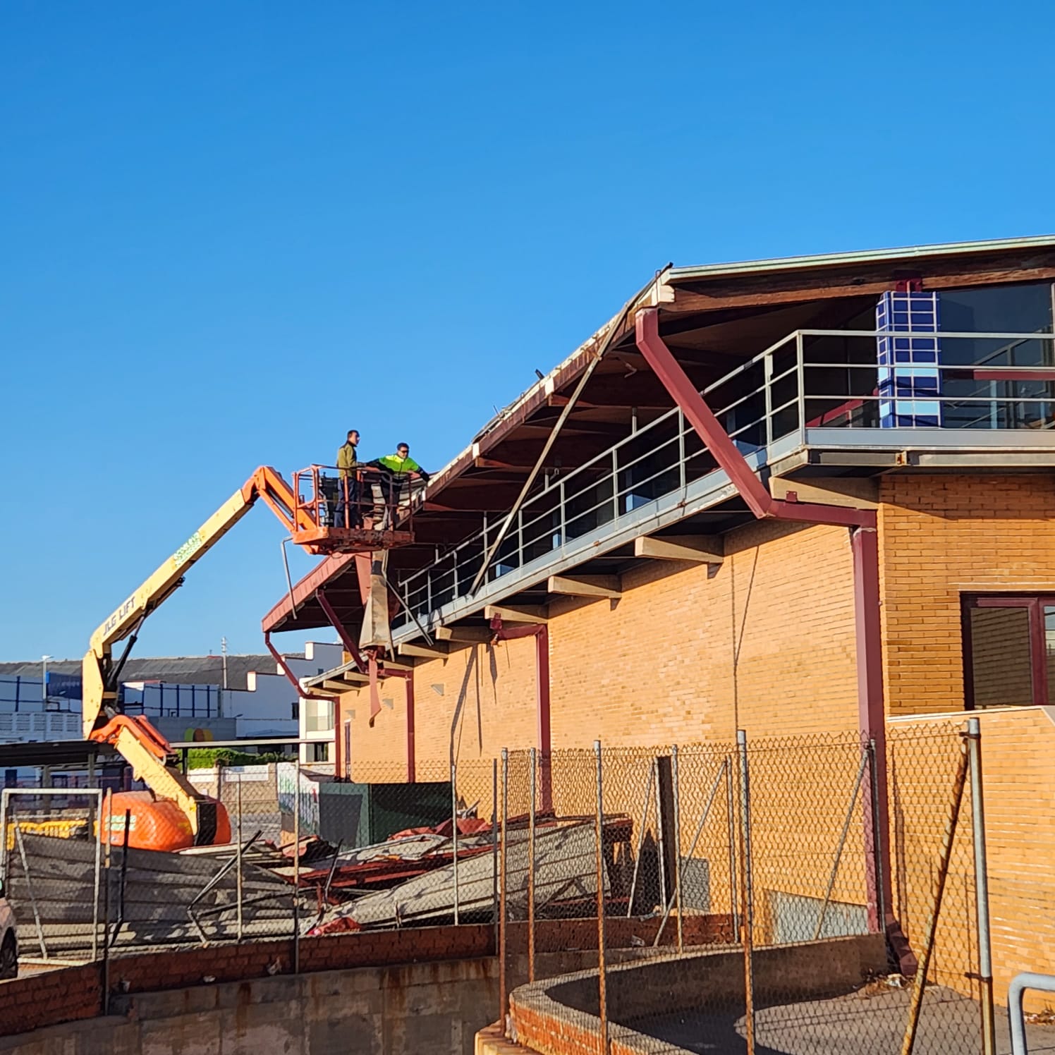 Almassora reabrirá este mes la piscina tras las obras de emergencia Almassora reabrirá este mes la piscina tras las obras de emergencia