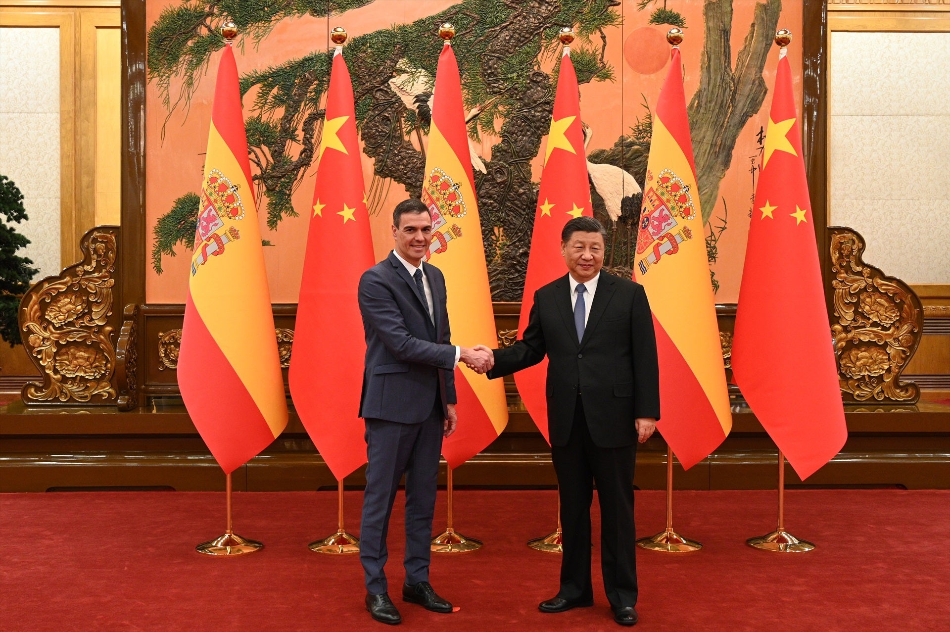 El primer ministro chino 'olvida' a Sánchez y dice que Macron es el "primer líder occidental" que visita China tras la reelección de Xi El primer ministro chino 'olvida' a Sánchez y dice que Macron es el "primer líder occidental" que visita China tras la reelección de Xi