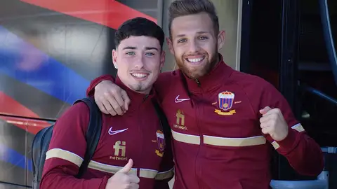 Joel Jorquera y Diego González, jugadores del Eldense, antes de partir con destino a Amorebieta Joel Jorquera y Diego González, jugadores del Eldense, antes de partir con destino a Amorebieta