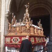 Paso de Jesús Resucitado saliendo de la Catedral de Ciudad Real
