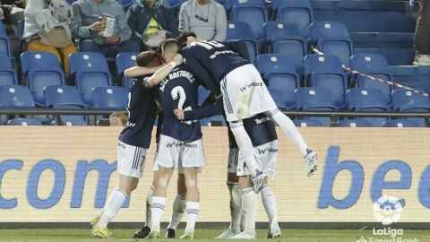 Los jugadores del Oviedo festejan su gol en Las Palmas