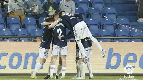 Los jugadores del Oviedo festejan su gol en Las Palmas Los jugadores del Oviedo festejan su gol en Las Palmas
