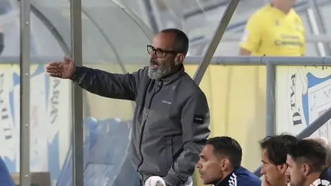 Álvaro Cervera en el banquillo del Insular Álvaro Cervera en el banquillo del Insular