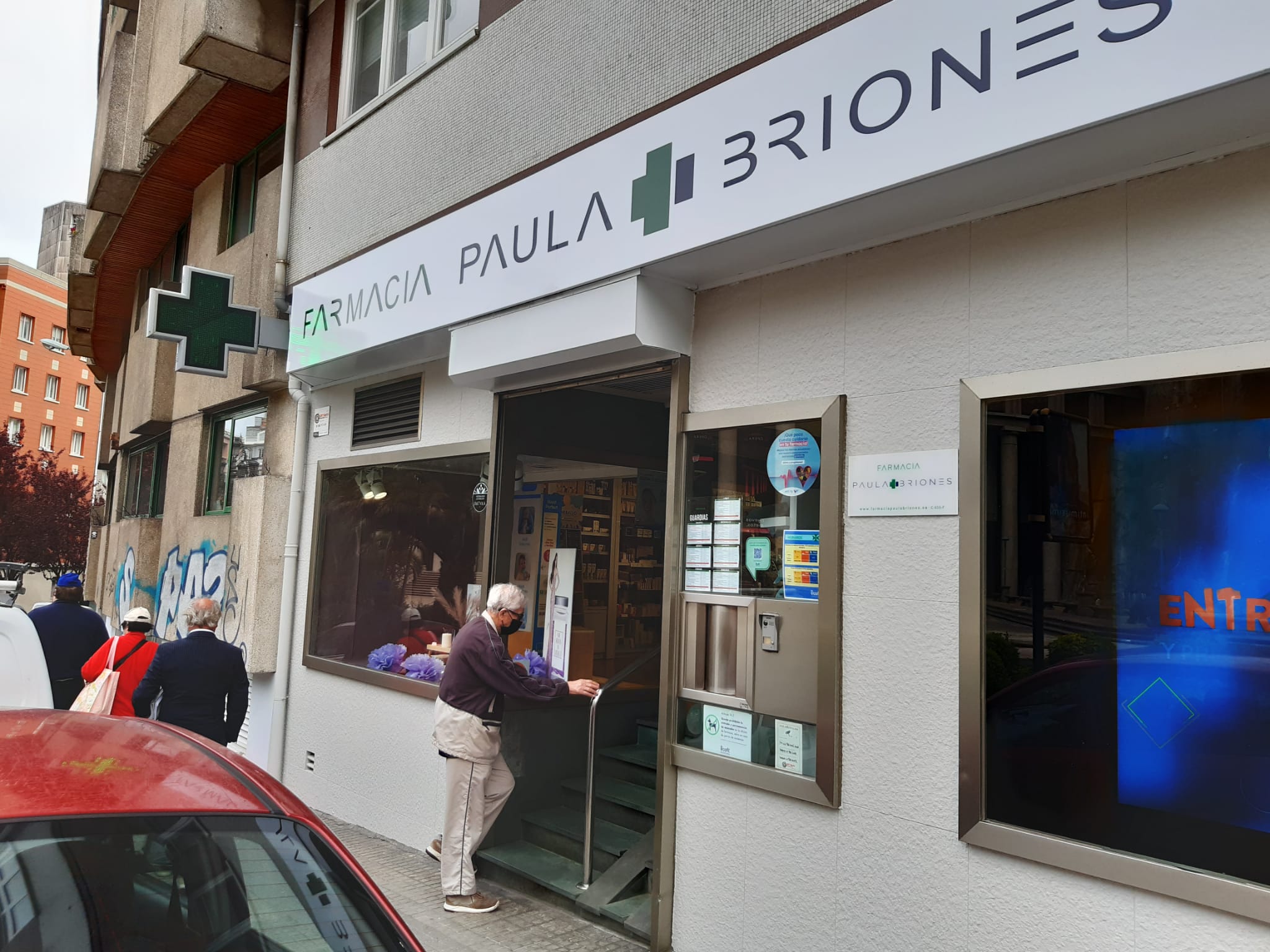 Nuevos horarios para las farmacias, con nuevo sistema de guardias, y Xulio Ferreiro vuelve a la política para cerrar la lista de Marea Atlántica Nuevos horarios para las farmacias, con nuevo sistema de guardias, y Xulio Ferreiro vuelve a la política para cerrar la lista de Marea Atlántica