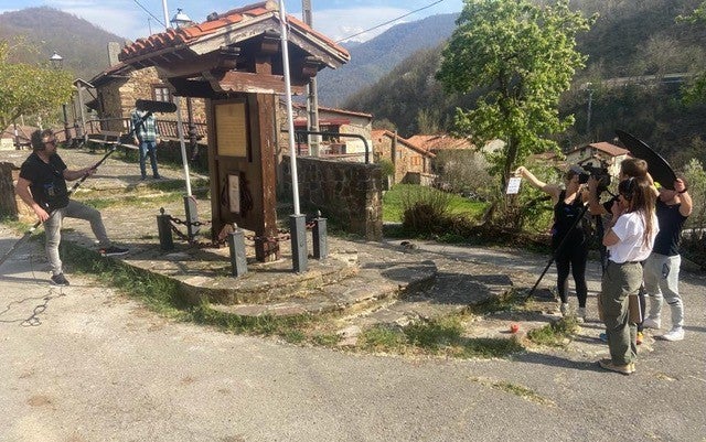 La localidad lebaniega acoge el rodaje de ‘Tres palabras’, una producción de Ruido Interno dirigida por Sara Fortuna La localidad lebaniega acoge el rodaje de ‘Tres palabras’, una producción de Ruido Interno dirigida por Sara Fortuna