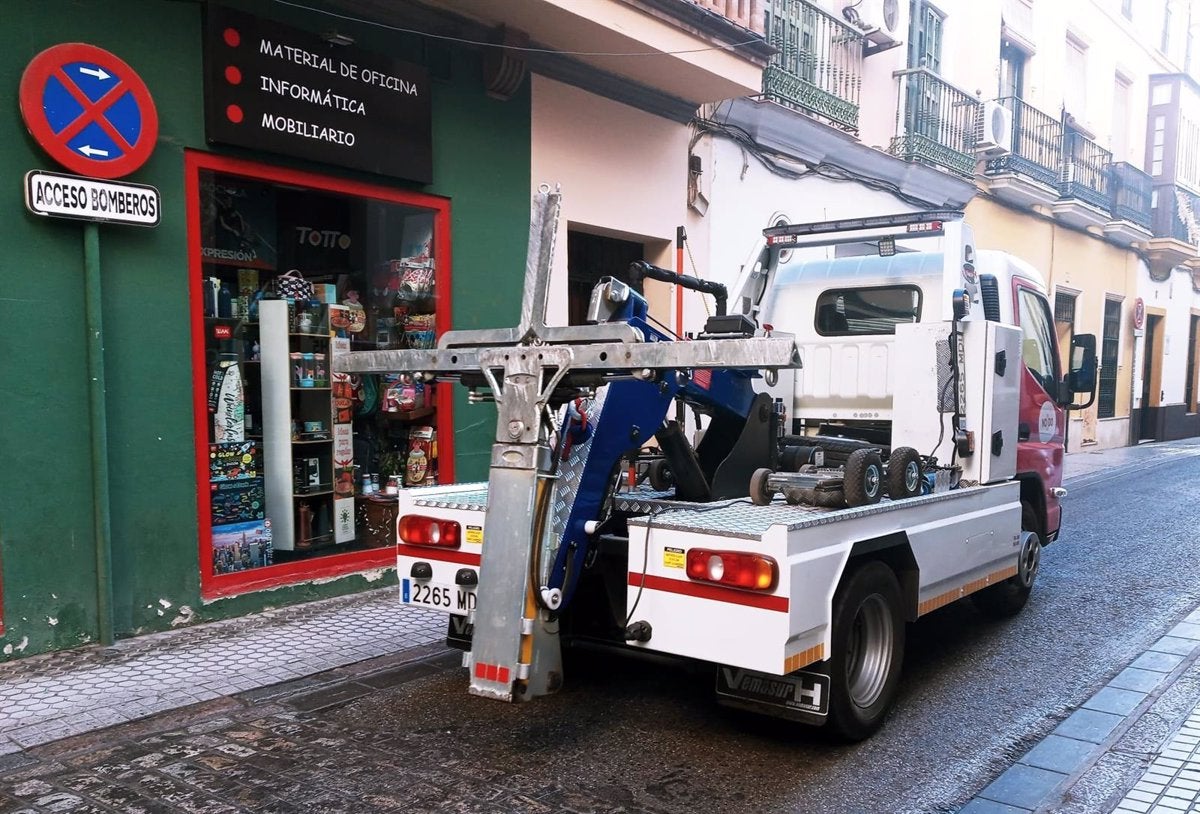 Trabajadores de la grúa municipal se vuelven a reunir hoy jueves Trabajadores de la grúa municipal se vuelven a reunir hoy jueves