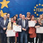 Fotografía de los premiados y entre ellos los representantes de Carrizosa Fotografía de los premiados y entre ellos los representantes de Carrizosa