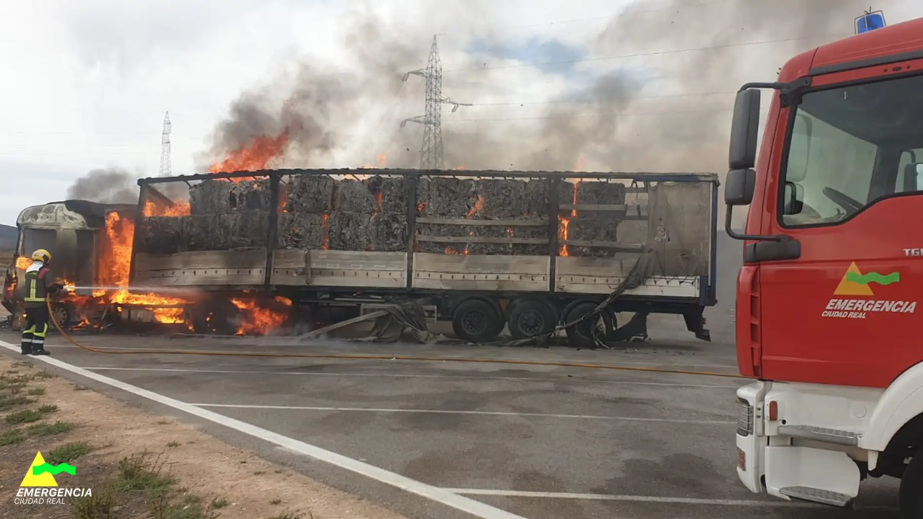 Camión incendiado en la A-4