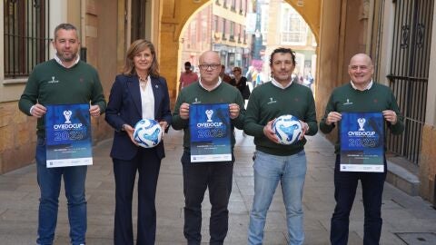 Concepci&oacute;n M&eacute;ndez, concejala de deportes de Oviedo, Jos&eacute; &Aacute;ngel Garc&iacute;a, Chus hevia y Nacho Canal, organizadores de la Oviedo Cup