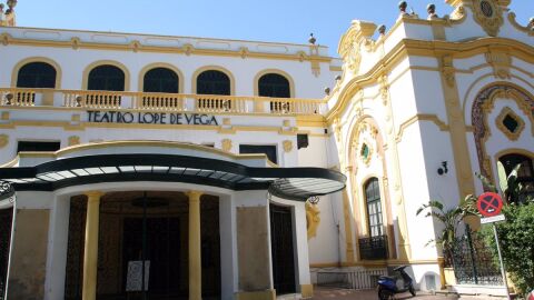 Fachada principal del teatro