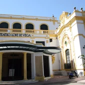Fachada principal del teatro Fachada principal del teatro