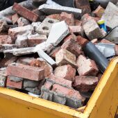 La Policía Local sanciona a mas de cien usuarios de contenedores de obras por mala utilización