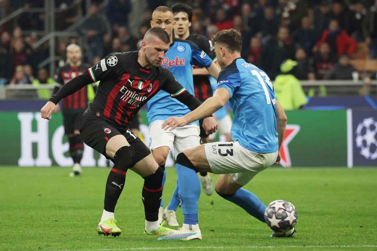 El Milan reduce al Nápoles también en Europa El Milan reduce al Nápoles también en Europa