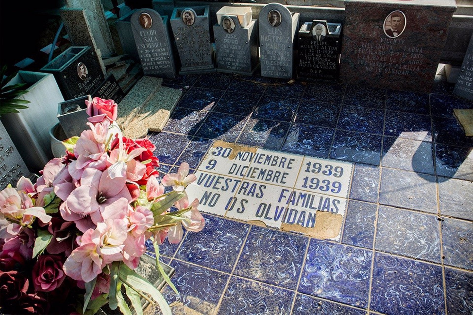 Las "guardianas de la memoria" de las víctimas del franquismo recuperan la voz en las fotografías de Eva Máñez Las "guardianas de la memoria" de las víctimas del franquismo recuperan la voz en las fotografías de Eva Máñez