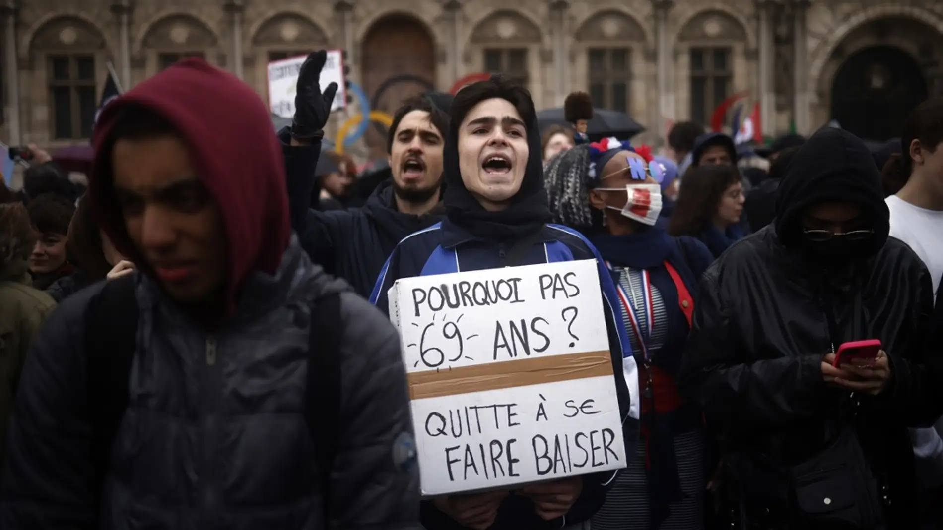 El Constitucional francés avala el retraso de la edad de jubilación impulsada por Macron
