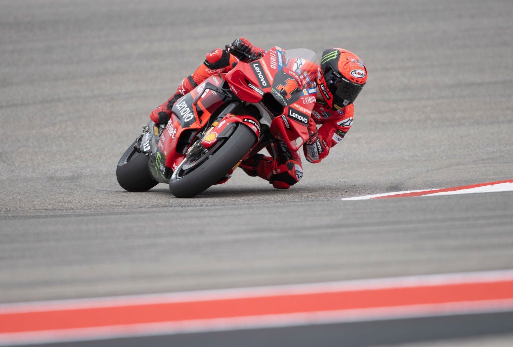 Bagnaia brilla para ganar la carrera al 'sprint' de MotoGP en el COTA Bagnaia brilla para ganar la carrera al 'sprint' de MotoGP en el COTA