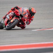 Bagnaia brilla para ganar la carrera al 'sprint' de MotoGP en el COTA