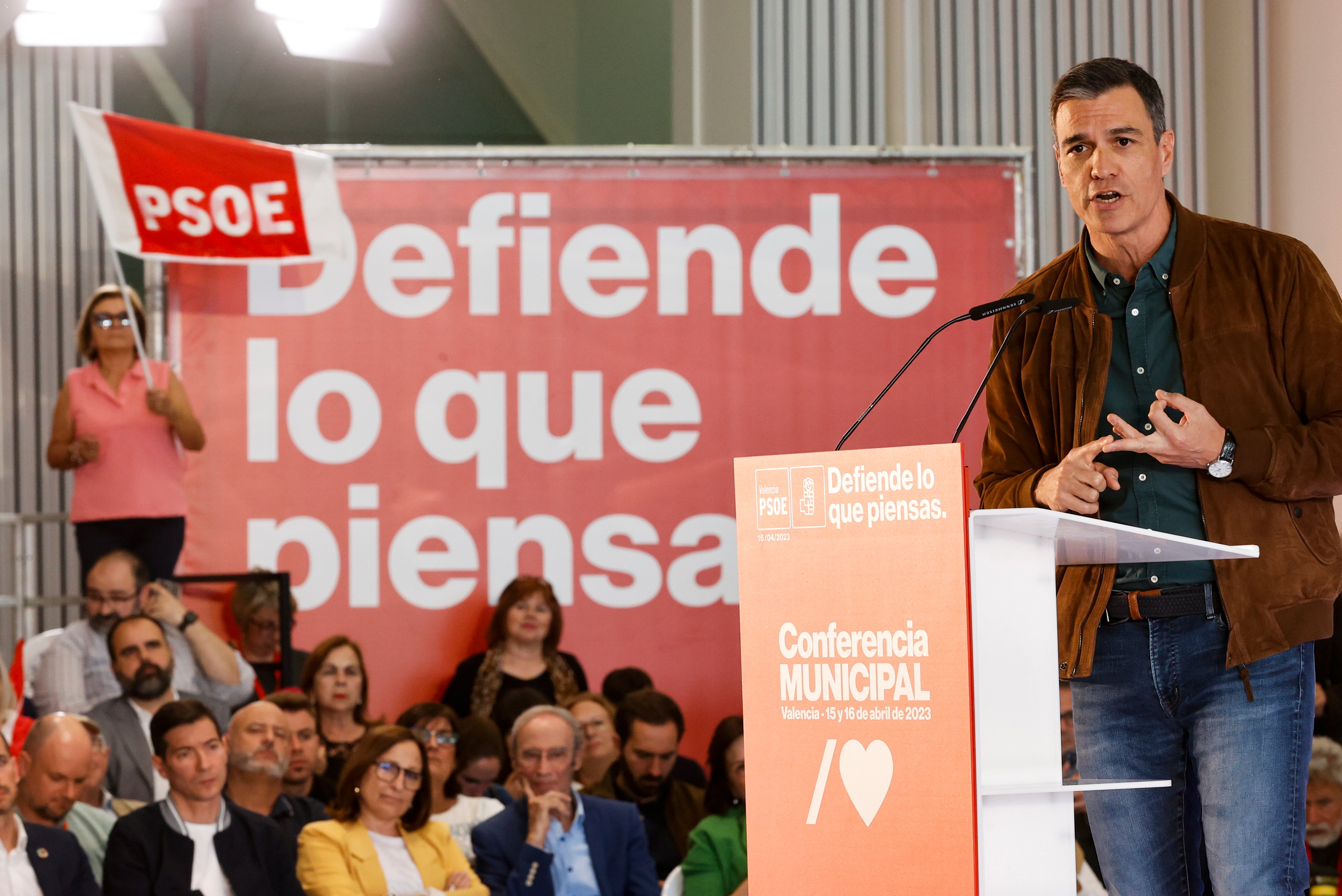 Sánchez anuncia 50.000 viviendas de la Sareb para alquiler a precio asequible Sánchez anuncia 50.000 viviendas de la Sareb para alquiler a precio asequible