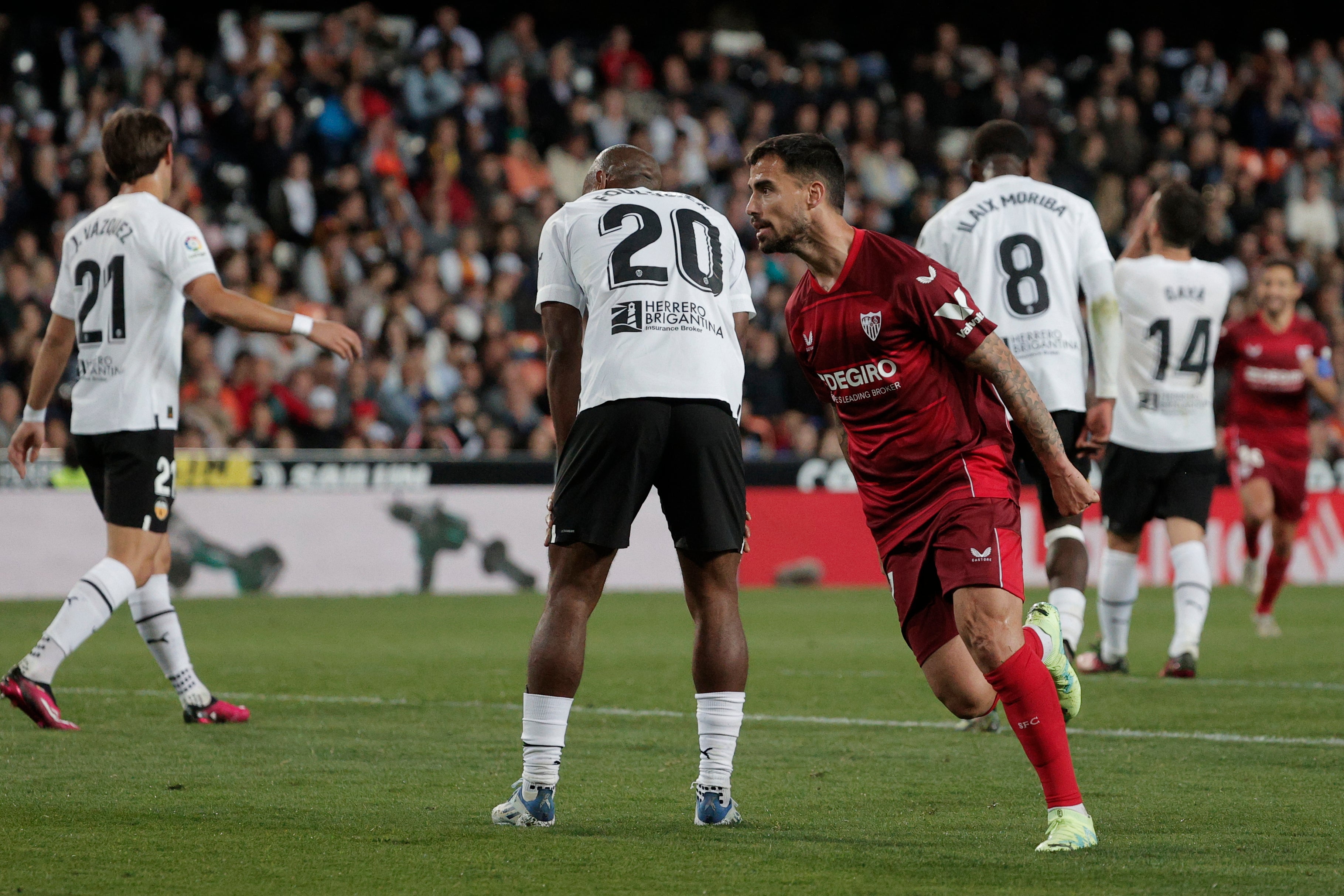 Nueva vida con Mendilibar: el Sevilla se aleja de la quema Nueva vida con Mendilibar: el Sevilla se aleja de la quema