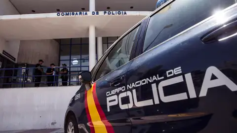 Un policía evita el suicidio de una niña ucraniana con depresión en Benidorm Imagen de archivo, fachada de la comisaría de Marbella