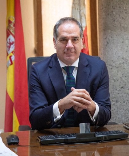 Román: "no voy a dejar en la estacada a mis compañeros y si Manuel Aracil se quiere sumar, también lo incluiré en mi lista" Román: "no voy a dejar en la estacada a mis compañeros y si Manuel Aracil se quiere sumar, también lo incluiré en mi lista"