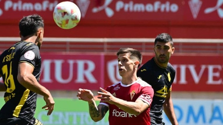 Un desacertado Real Murcia busca coger impulso Un desacertado Real Murcia busca coger impulso