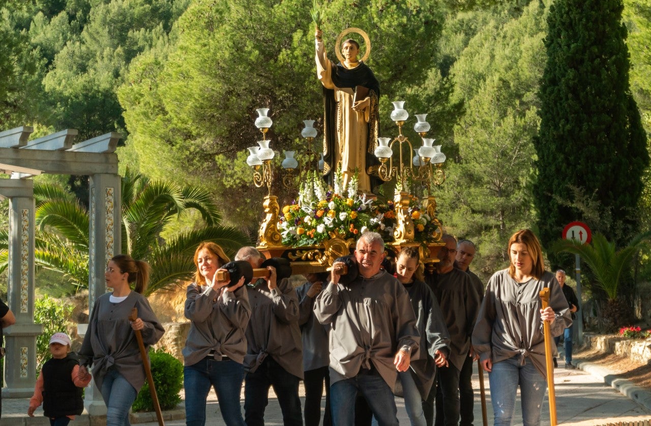 Romería, mocadorà y concierto de la banda para celebrar la festividad de San Vicente en l´Alcora Romería, mocadorà y concierto de la banda para celebrar la festividad de San Vicente en l´Alcora