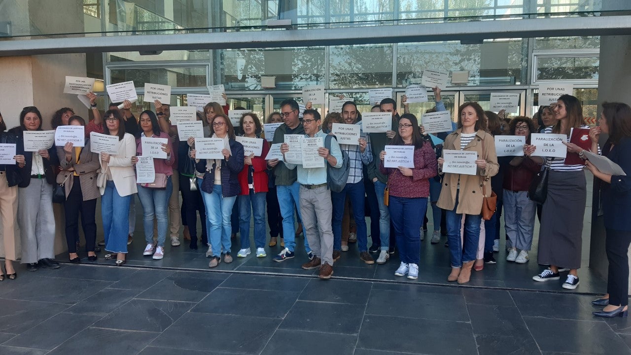 Funcionarios de Justicia de Ciudad Real secundan la primera jornada de huelga Funcionarios de Justicia de Ciudad Real secundan la primera jornada de huelga