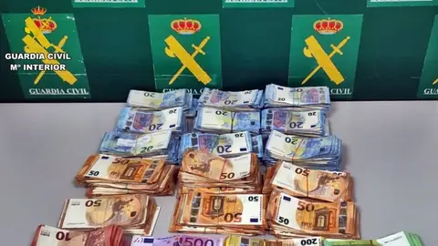 Intervienen en Badajoz 94.000 euros que un portugués intentaba sacar de España sin declarar Intervienen en Badajoz 94.000 euros que un portugués intentaba sacar de España sin declarar