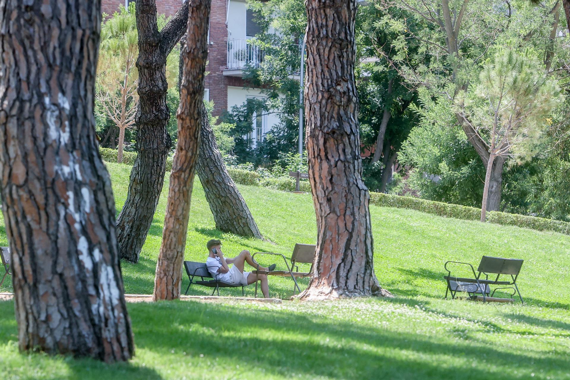 El calor diurno y el frío nocturno se alternan esta semana sin previsión de lluvias ni cambios hasta el viernes El calor diurno y el frío nocturno se alternan esta semana sin previsión de lluvias ni cambios hasta el viernes