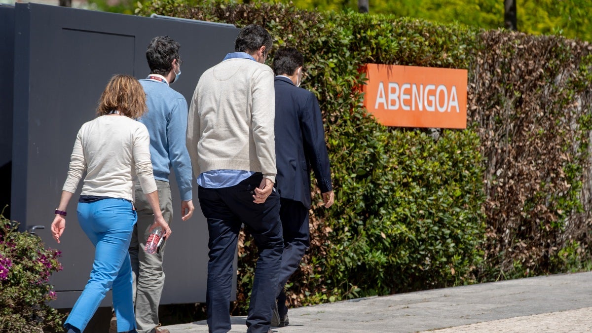 El Gobierno se compromete a conceder una línea de avales de al menos 150 millones de euros a Abengoa El Gobierno se compromete a conceder una línea de avales de al menos 150 millones de euros a Abengoa