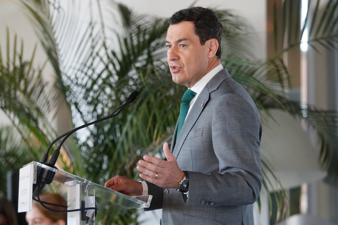 Juanma Moreno, sobre Doñana: "Si esto fuera en Cataluña, ¿estaría actuando igual el Gobierno?" Juanma Moreno, sobre Doñana: "Si esto fuera en Cataluña, ¿estaría actuando igual el Gobierno?"