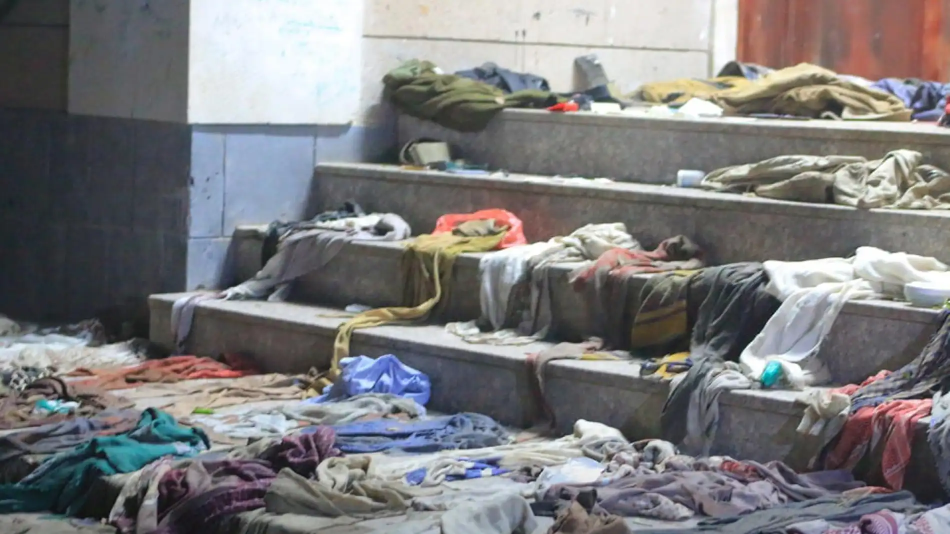 Ropa y objetos personales de las víctimas de la estampida mortal en Sana'a. 