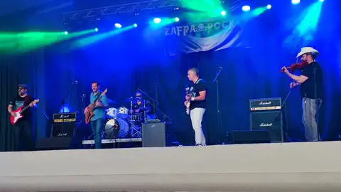 Extreme Straits Extreme Straits