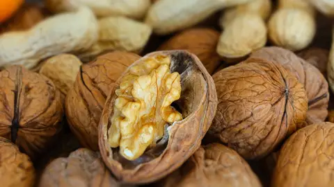 Los efectos beneficiosos de comer nueces Los efectos beneficiosos de comer nueces
