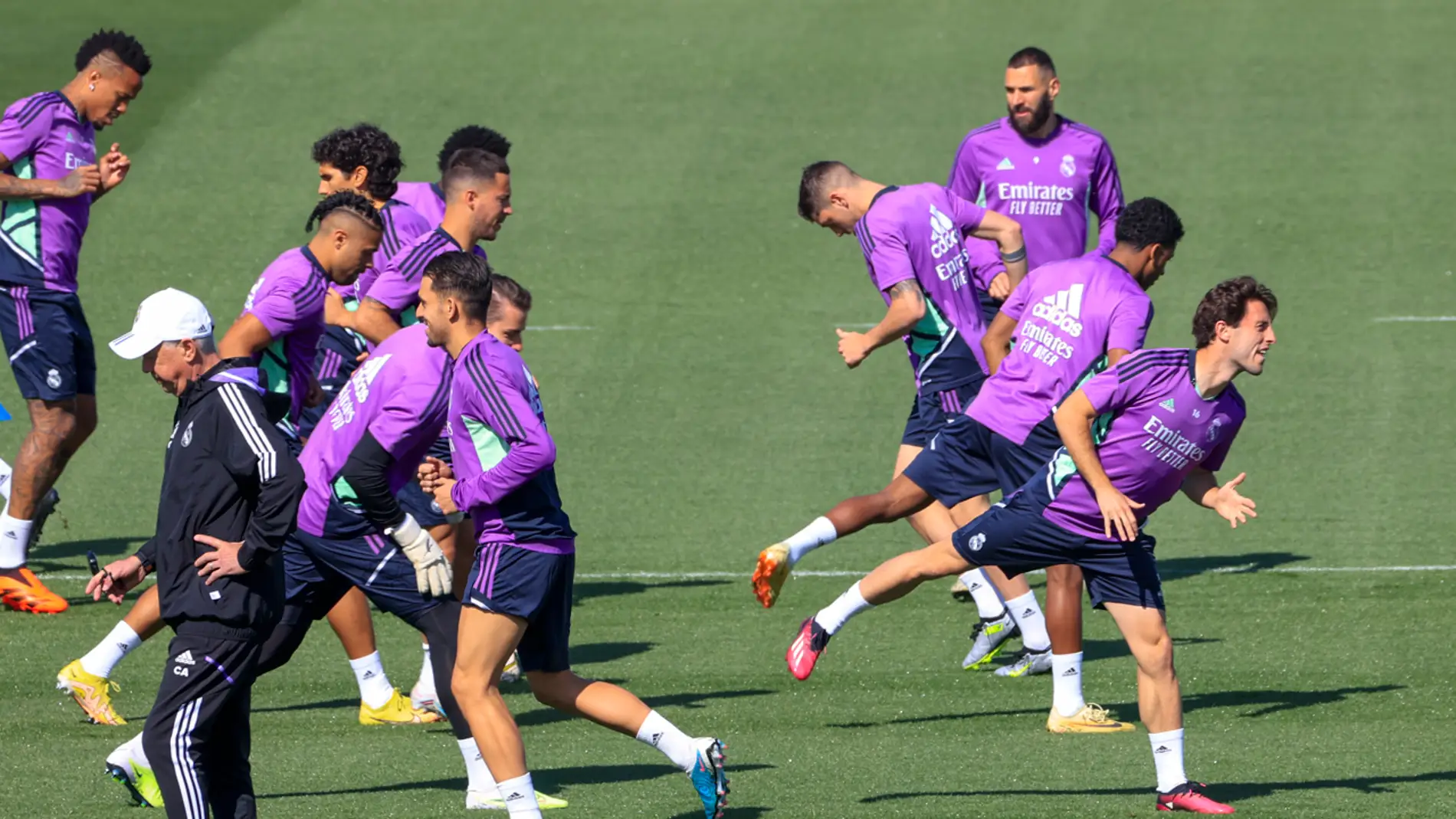 Ancelotti dirige el entrenamiento del Real Madrid